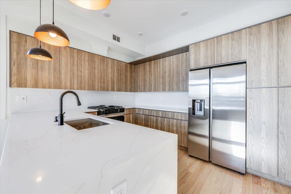 92 ZABRISKIE ST Unit: 2
