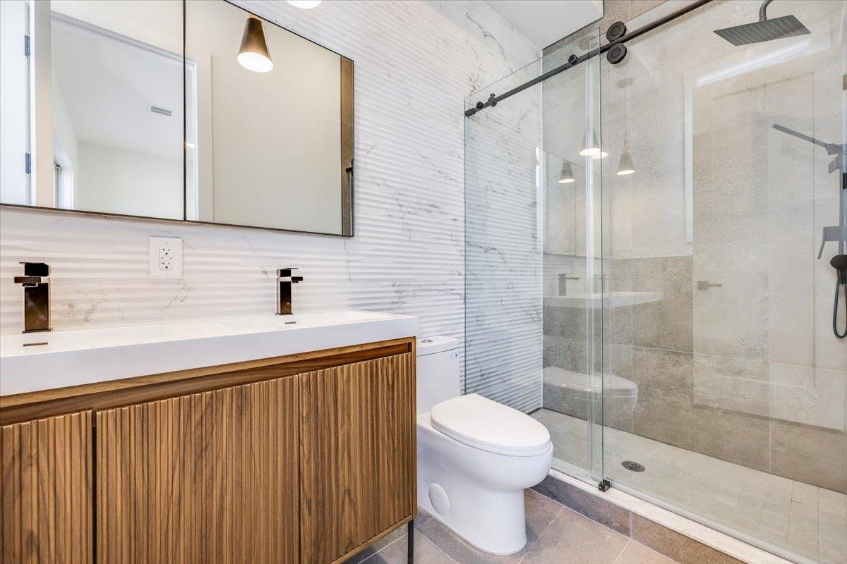 92 ZABRISKIE ST Unit: 2