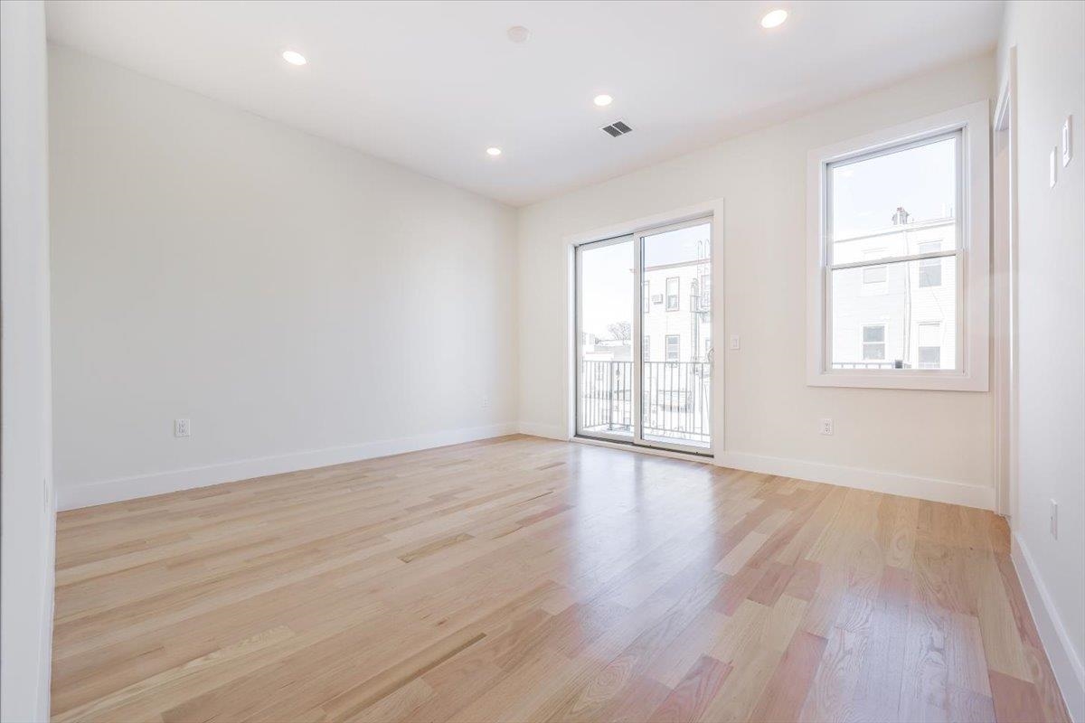 92 ZABRISKIE ST Unit: 2