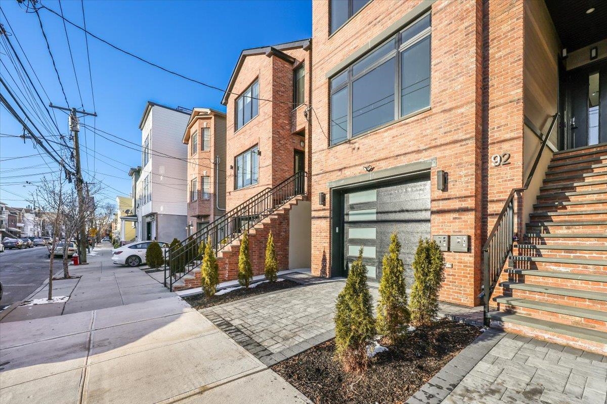 92 ZABRISKIE ST Unit: 2