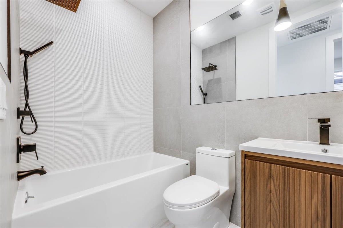 92 ZABRISKIE ST Unit: 2