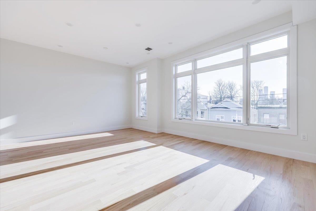 92 ZABRISKIE ST Unit: 2