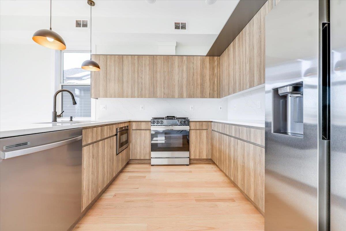 92 ZABRISKIE ST Unit: 2