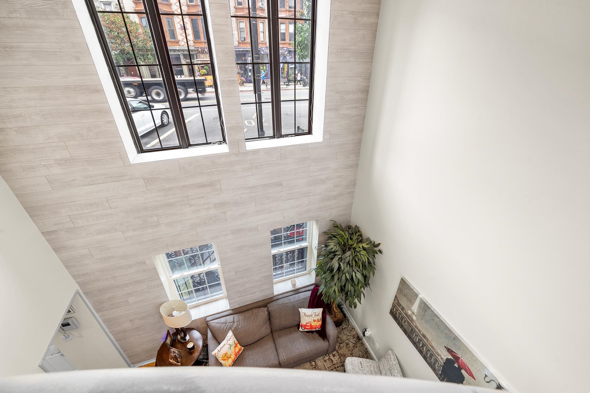 1125 WASHINGTON ST Unit: 1F