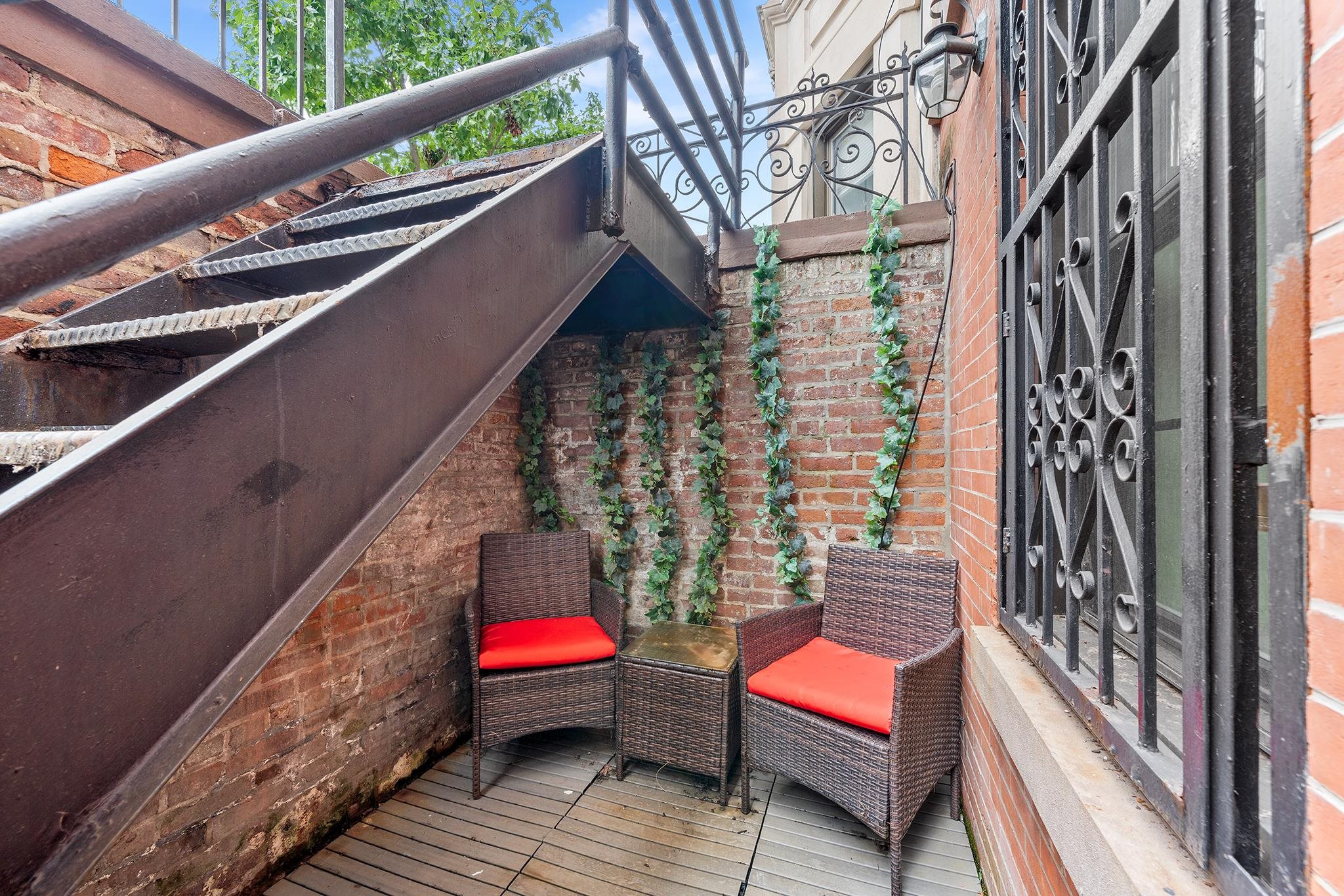 1125 WASHINGTON ST Unit: 1F