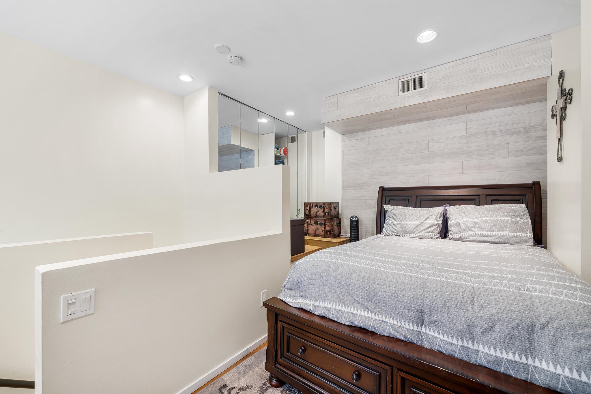 1125 WASHINGTON ST Unit: 1F