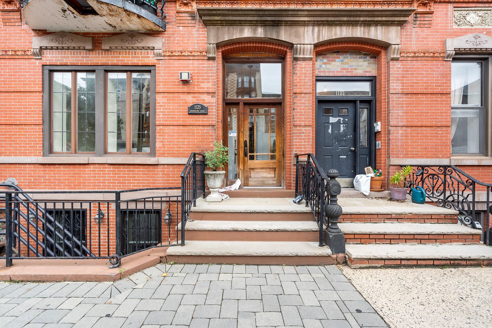 1125 WASHINGTON ST Unit: 1F