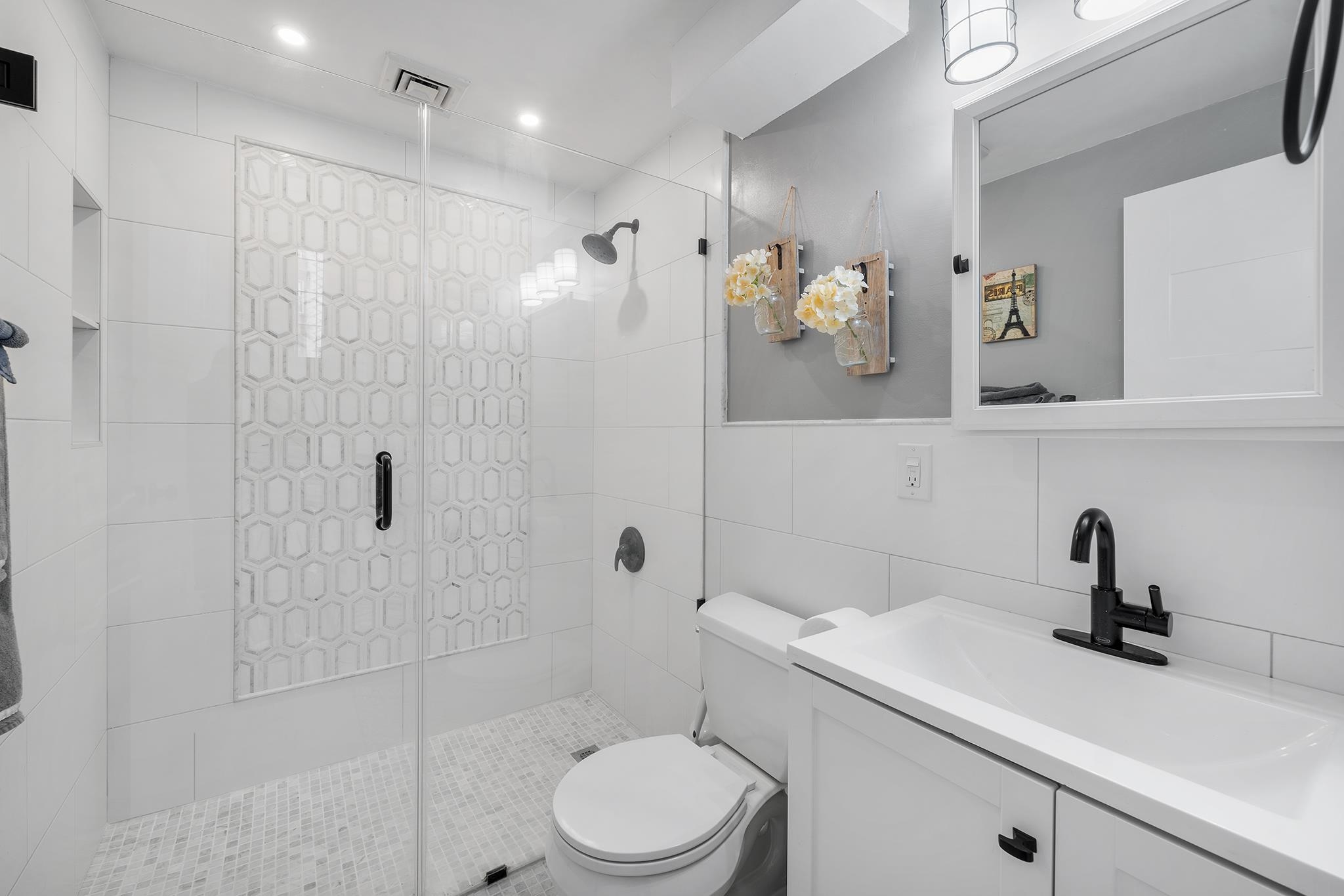 1125 WASHINGTON ST Unit: 1F