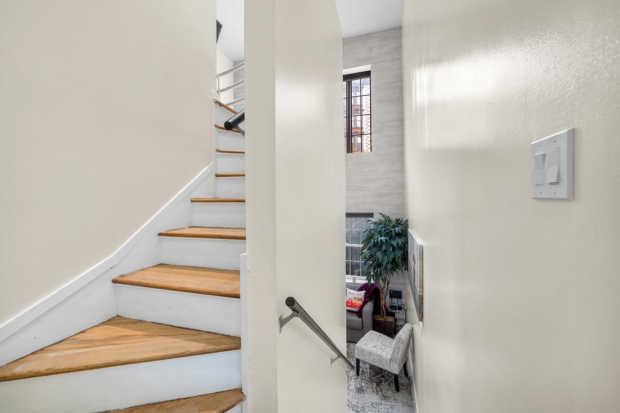 1125 WASHINGTON ST Unit: 1F