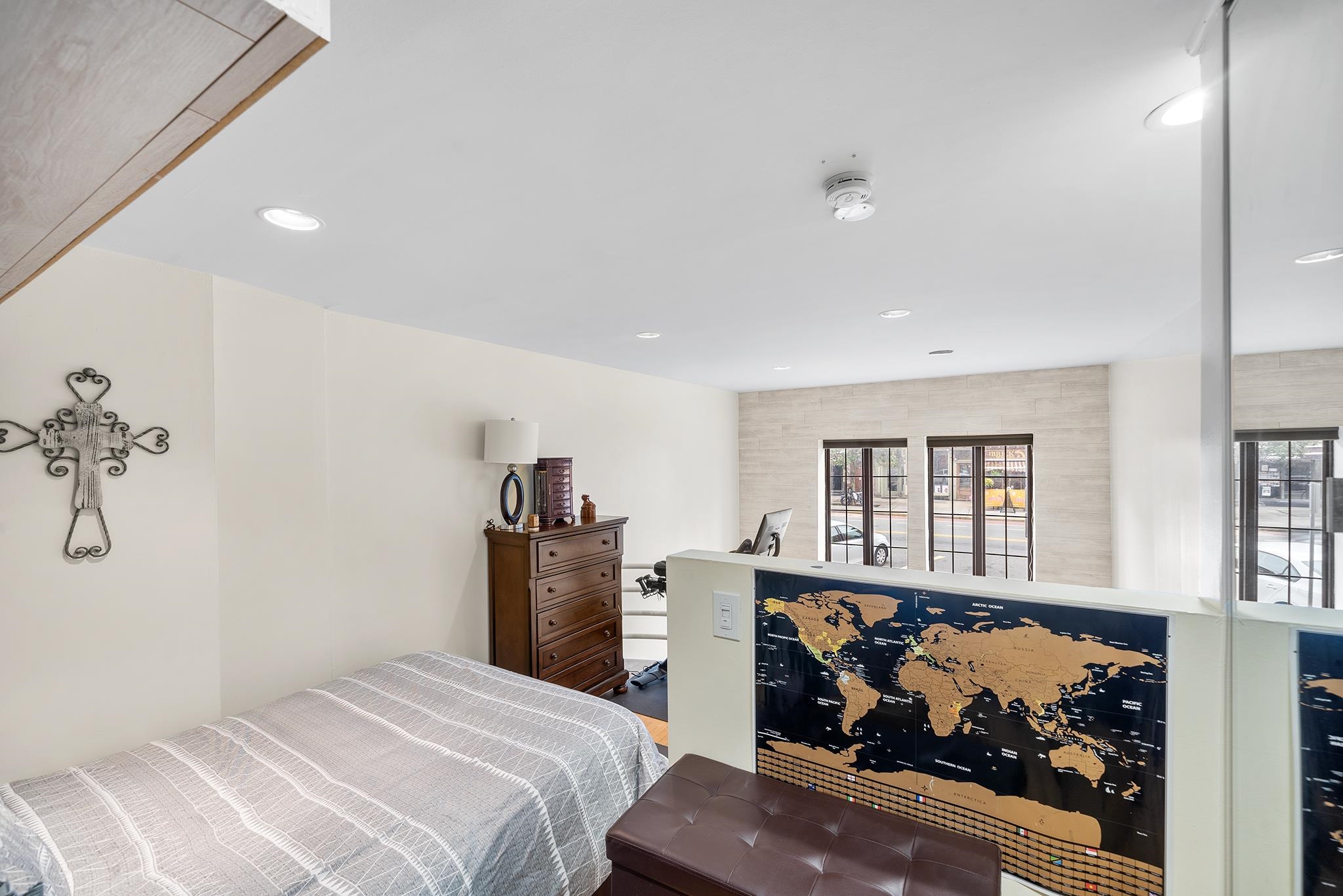 1125 WASHINGTON ST Unit: 1F