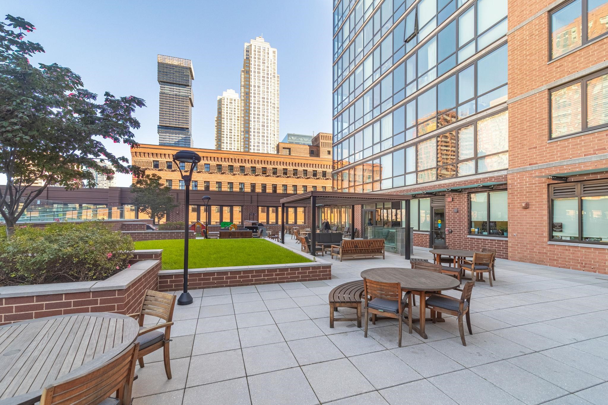 10 PROVOST ST Unit: 2507