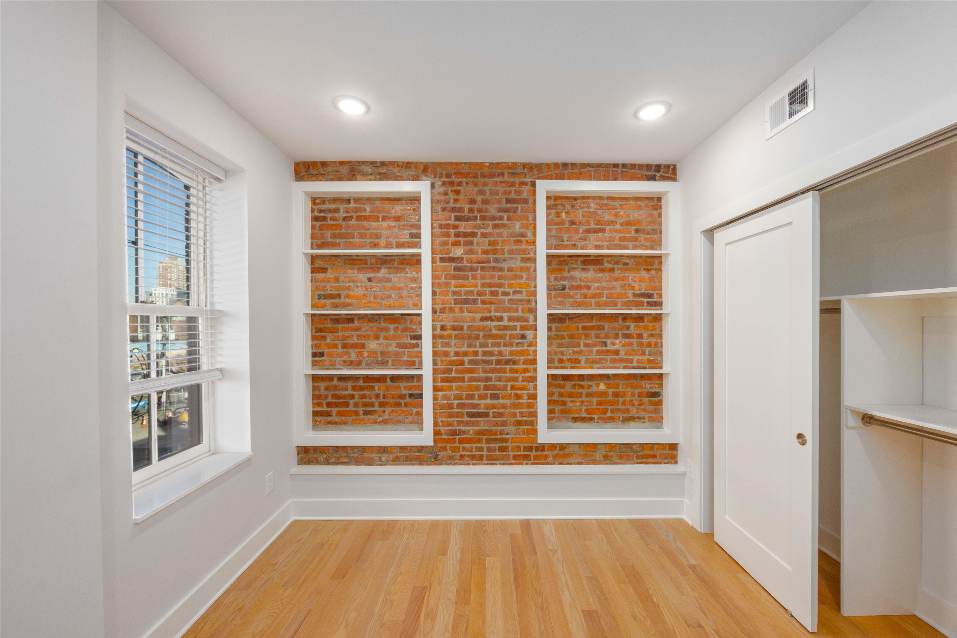 175 CHRISTOPHER COLUMBUS DR Unit: 3B