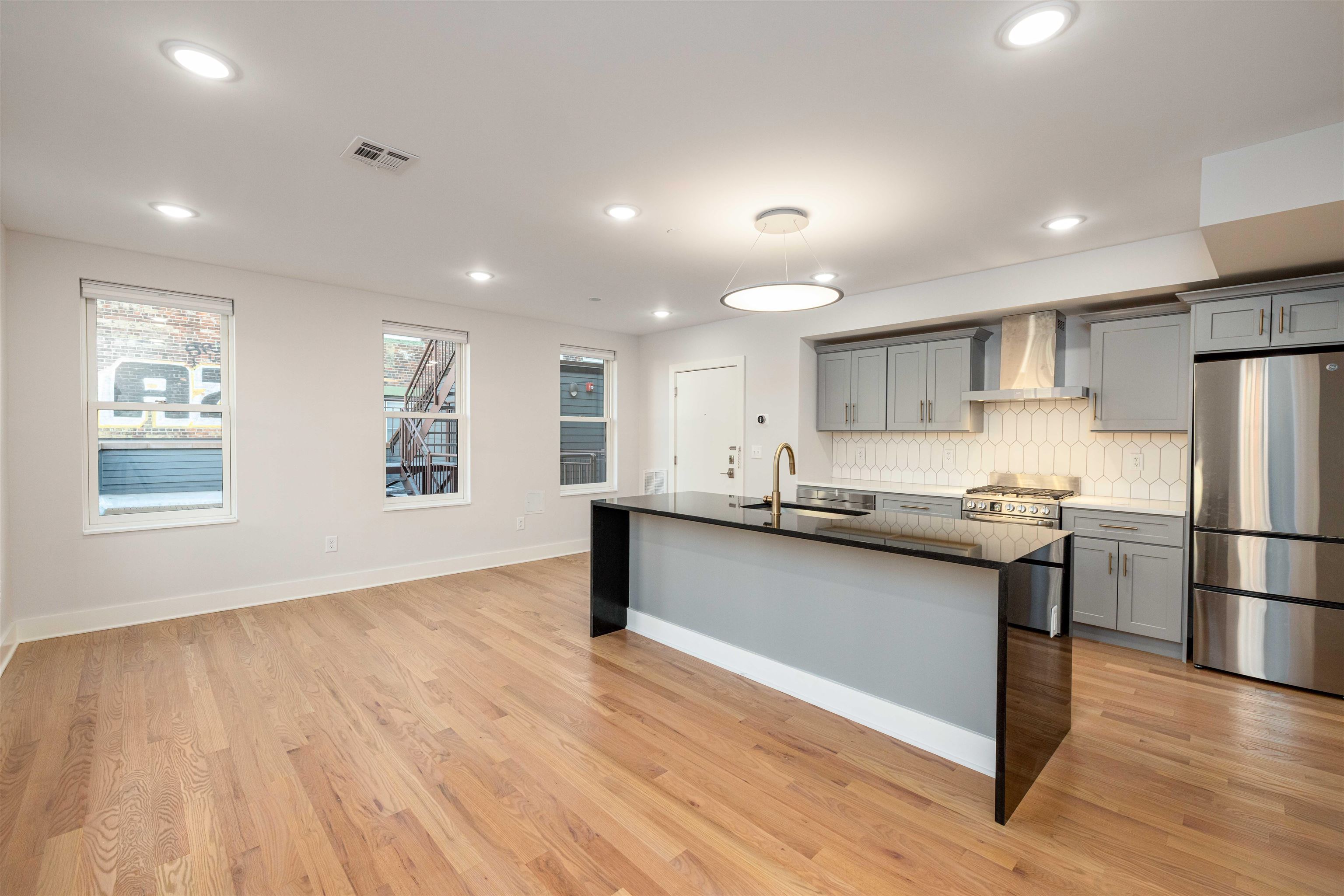 175 CHRISTOPHER COLUMBUS DR Unit: 3B