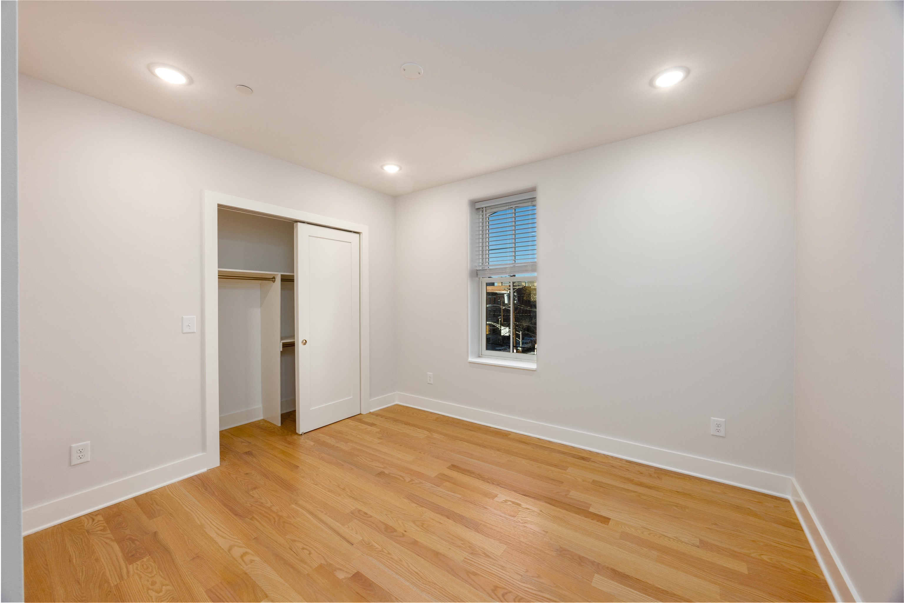 175 CHRISTOPHER COLUMBUS DR Unit: 3B