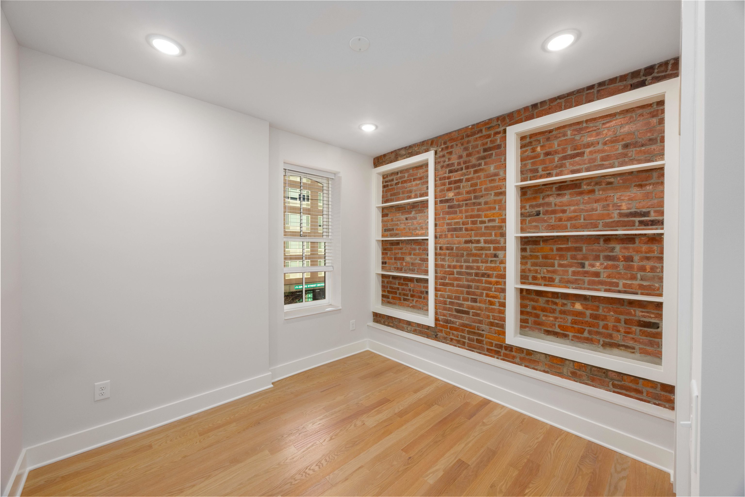 175 CHRISTOPHER COLUMBUS DR Unit: 3B