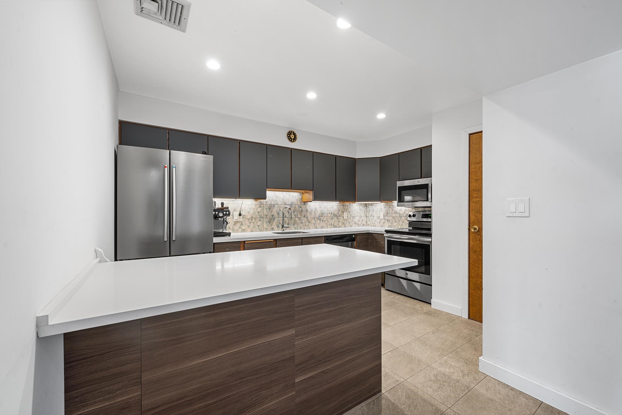 9249 KENNEDY BLVD Unit: 423