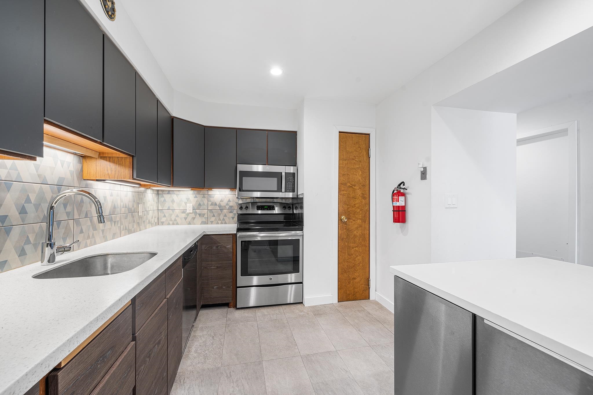 9249 KENNEDY BLVD Unit: 423
