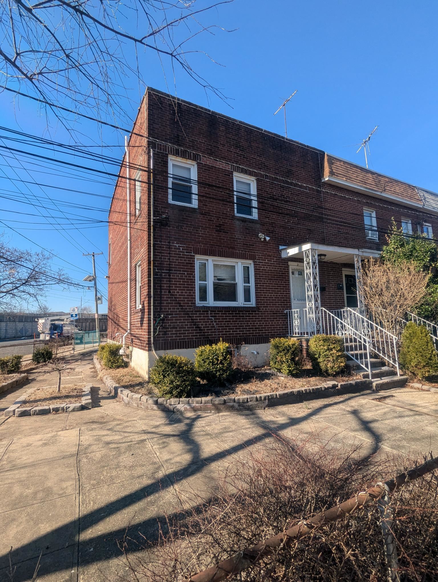 2 VETERANS CT