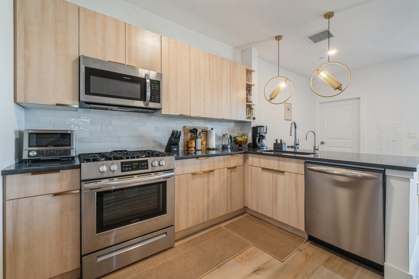 348 BALDWIN AVE Unit: 306