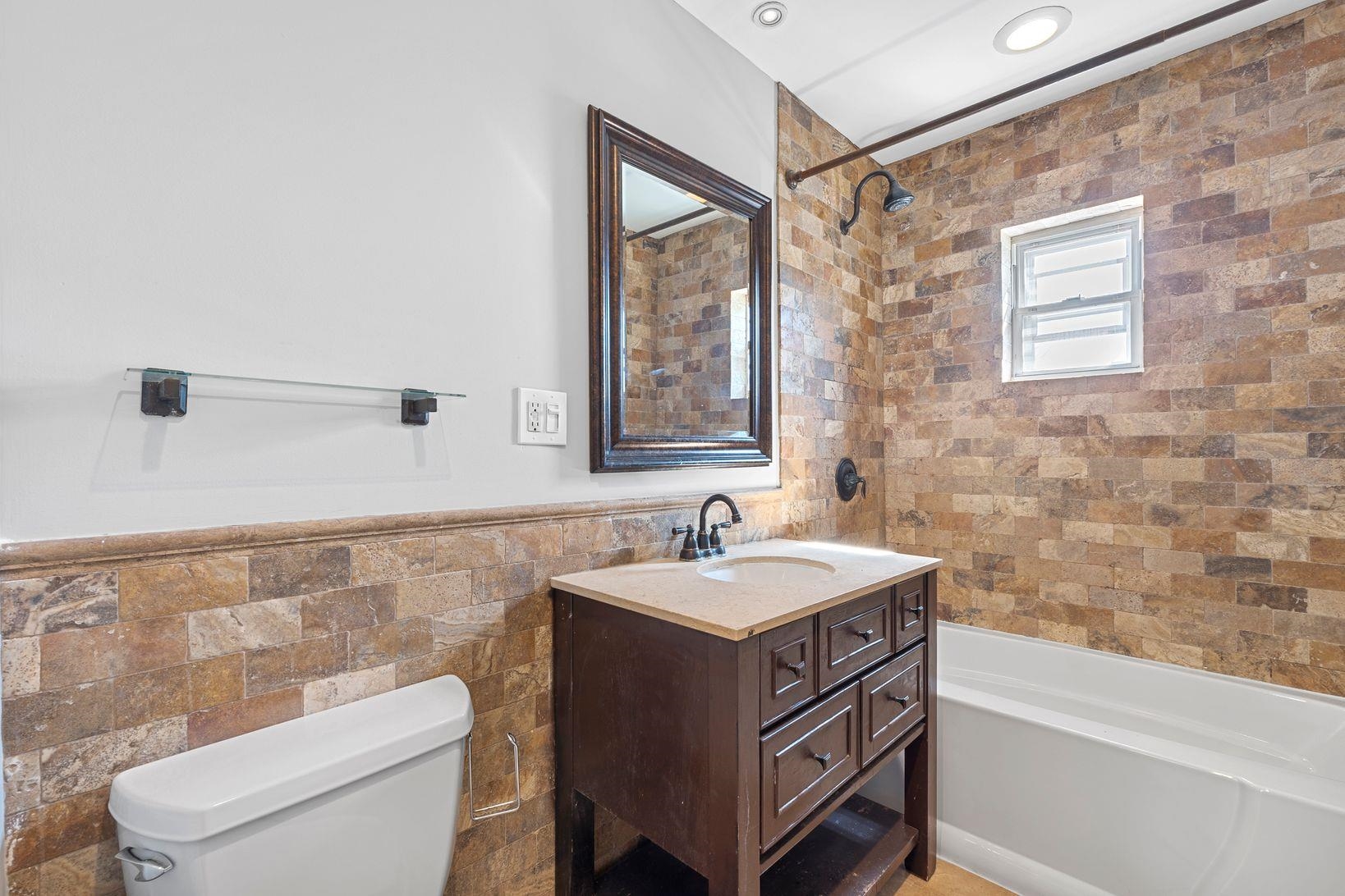 86 PALISADE AVE Unit: Apt 2