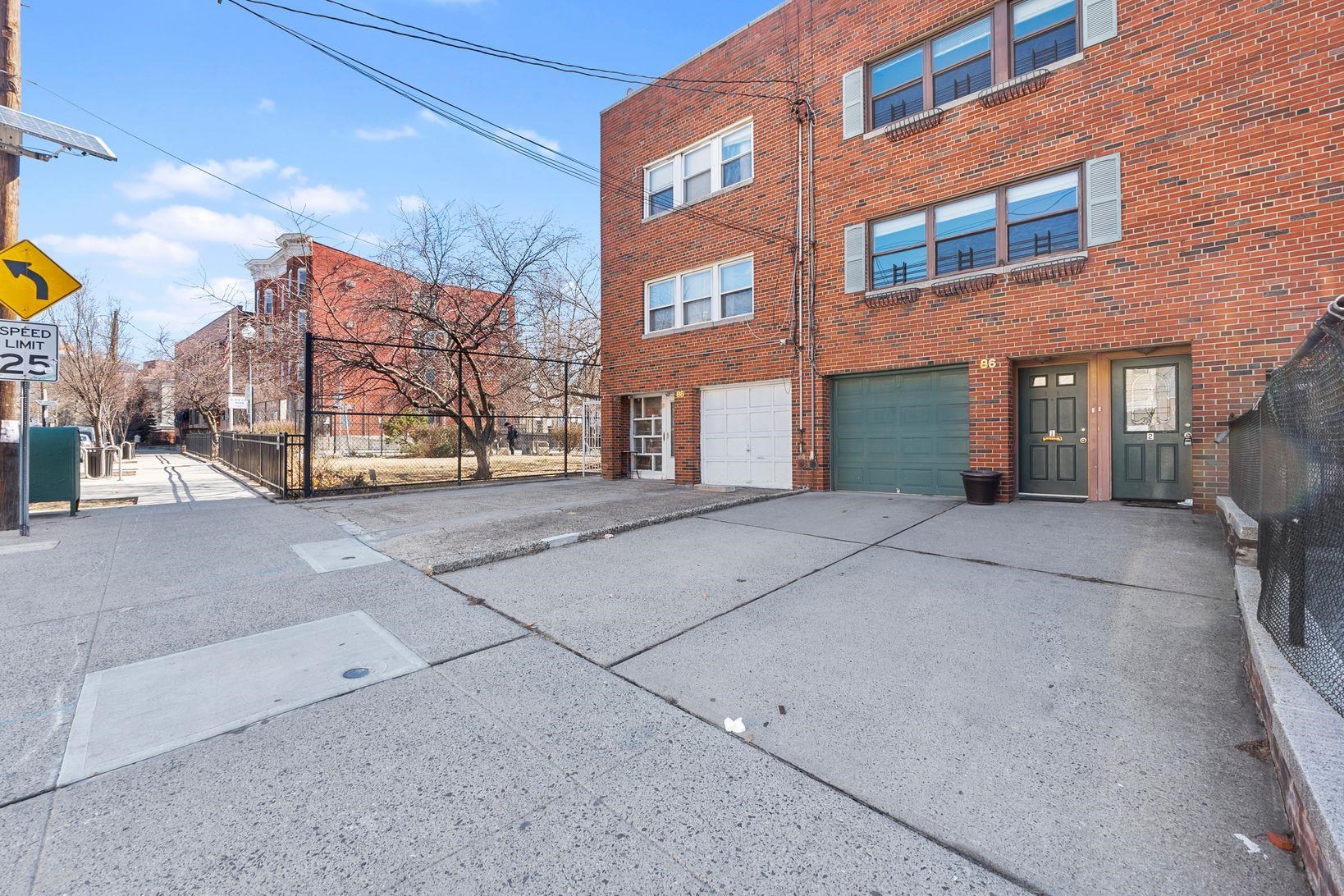 86 PALISADE AVE Unit: Apt 2