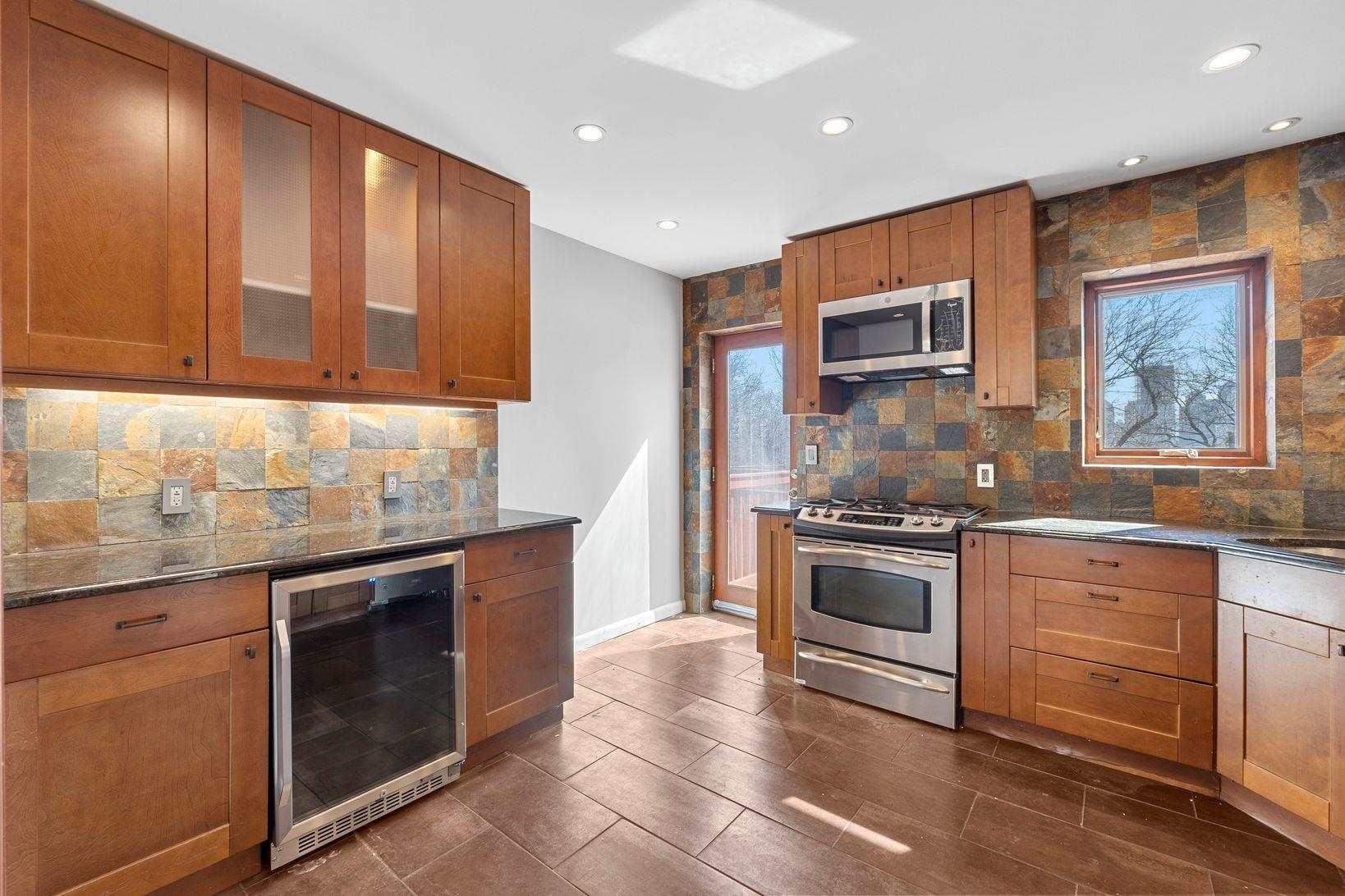 86 PALISADE AVE Unit: Apt 2