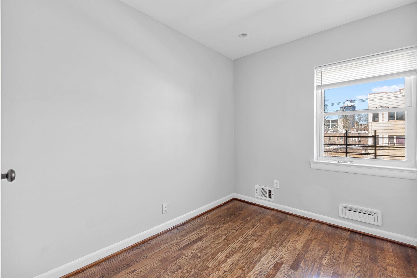 86 PALISADE AVE Unit: Apt 2