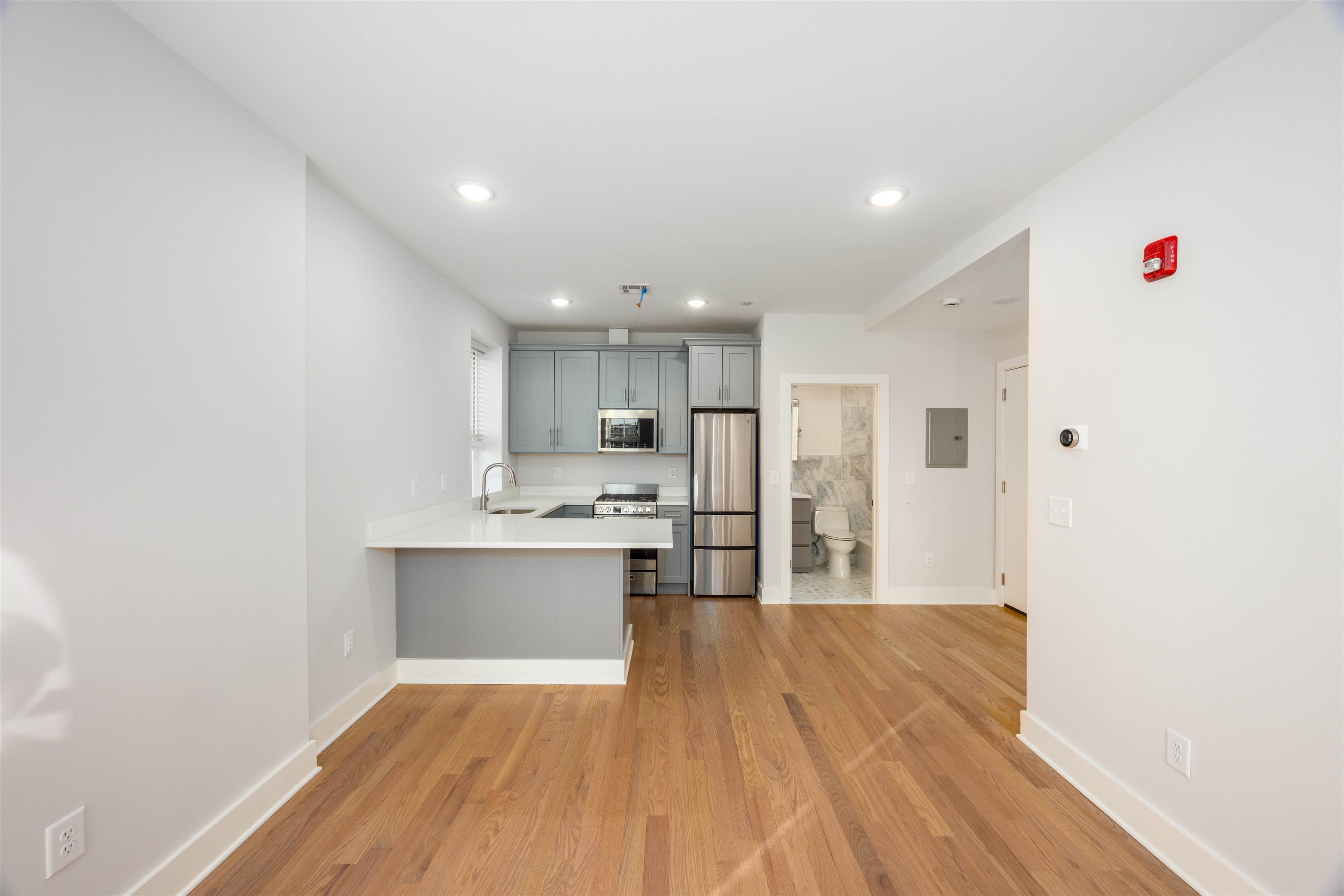 175 CHRISTOPHER COLUMBUS DR Unit: 3A