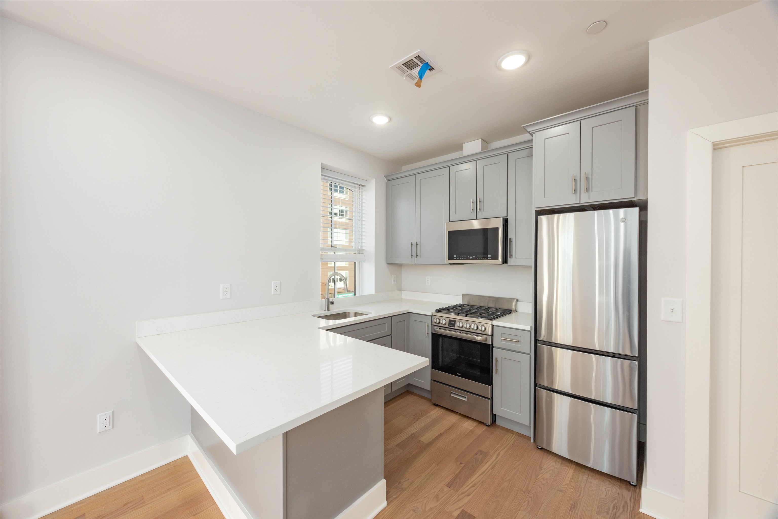 175 CHRISTOPHER COLUMBUS DR Unit: 3A