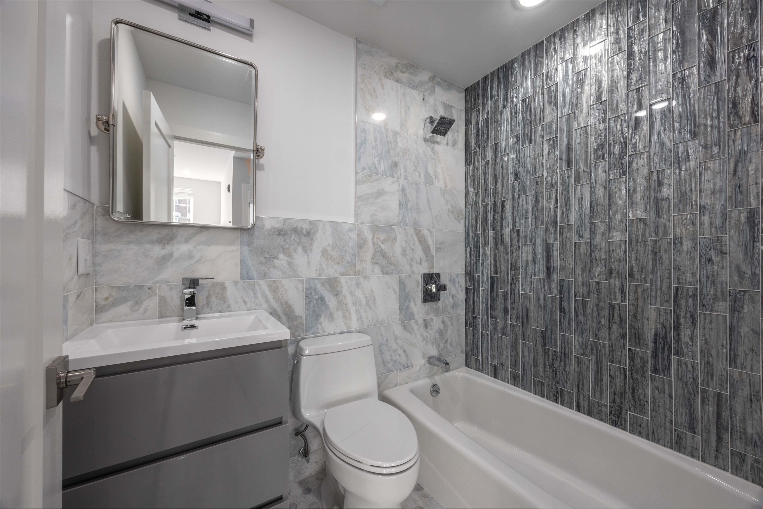 175 CHRISTOPHER COLUMBUS DR Unit: 3A