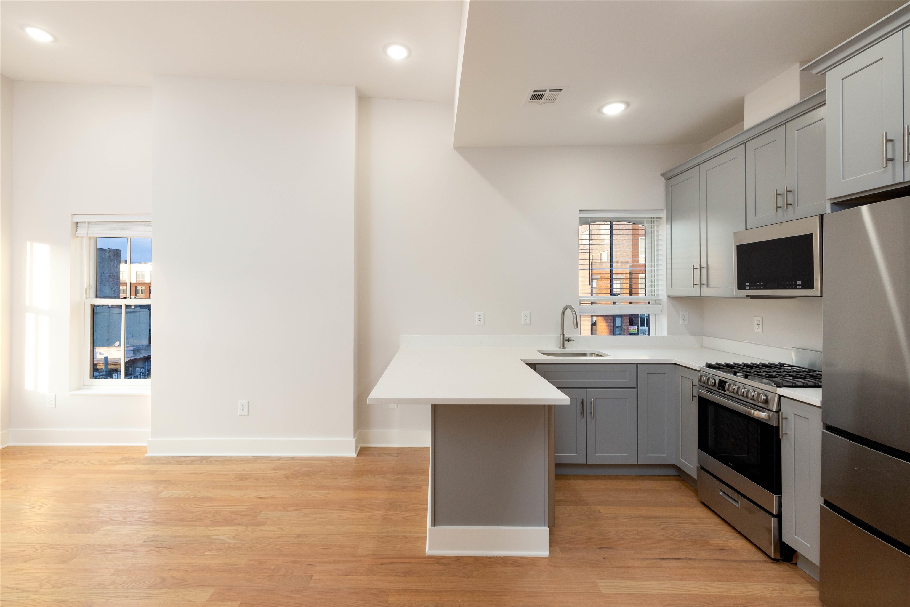 175 CHRISTOPHER COLUMBUS DR Unit: 3A