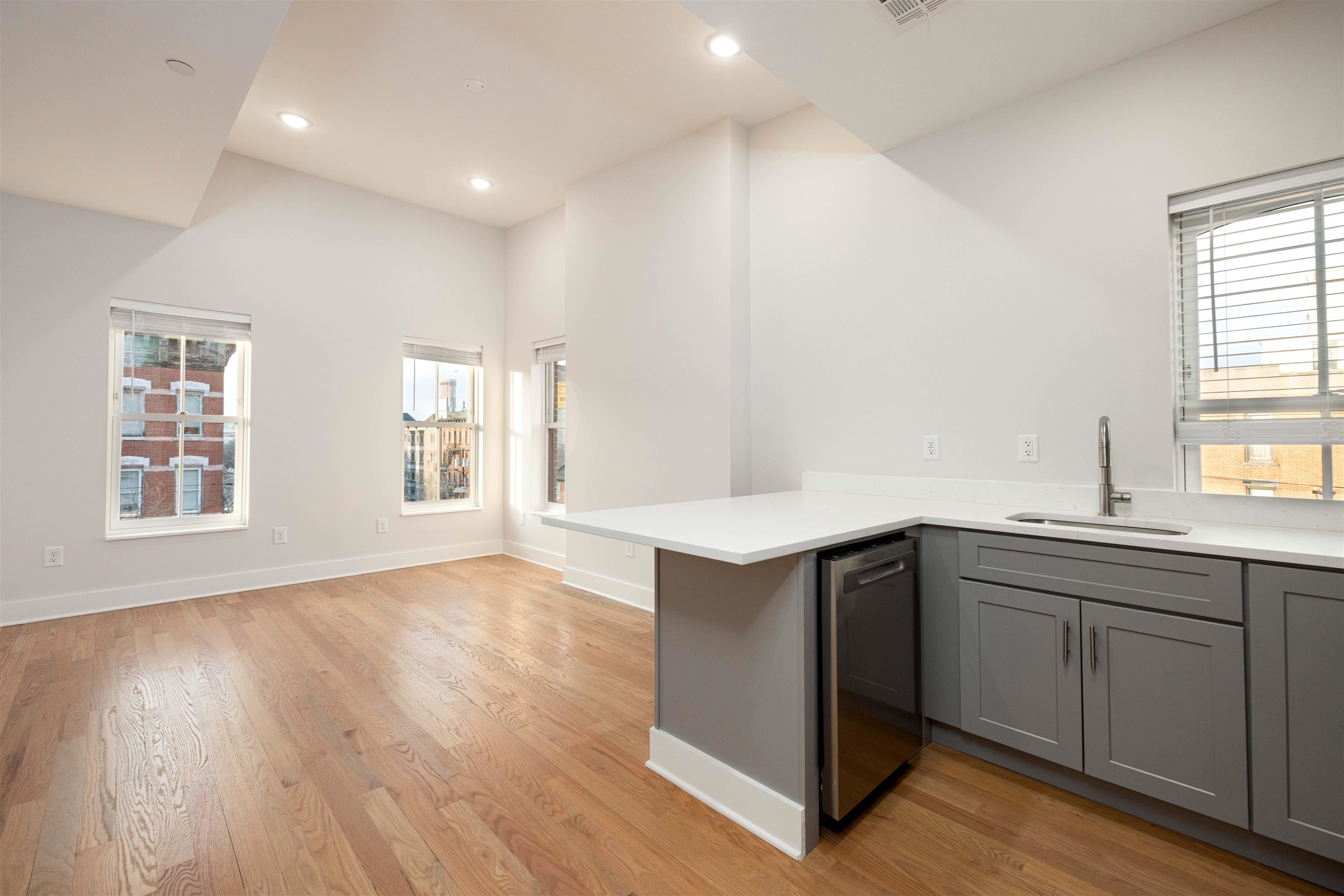 175 CHRISTOPHER COLUMBUS DR Unit: 3A