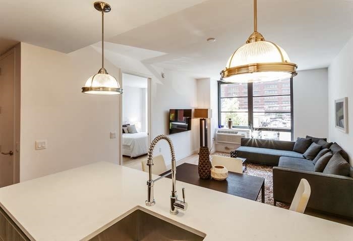 160 1ST ST Unit: 302