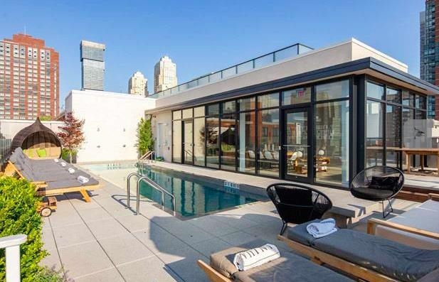 160 1ST ST Unit: 302