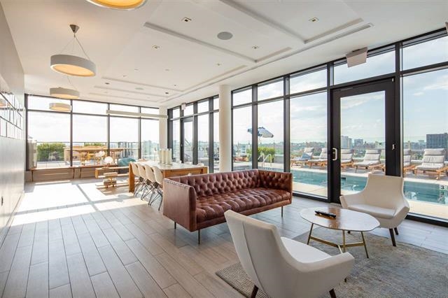 160 1ST ST Unit: 302