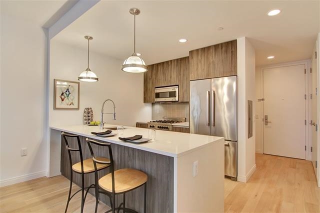 160 1ST ST Unit: 302