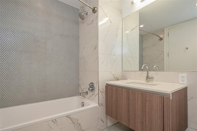 160 1ST ST Unit: 302