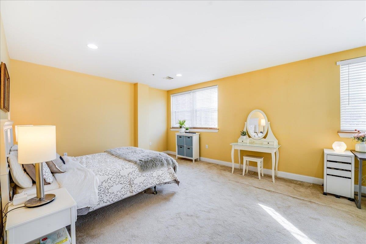 769 MONTGOMERY ST Unit: 215
