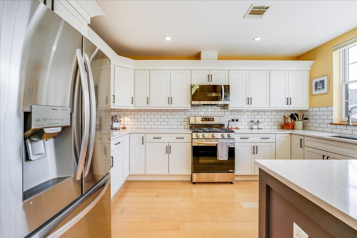 769 MONTGOMERY ST Unit: 215