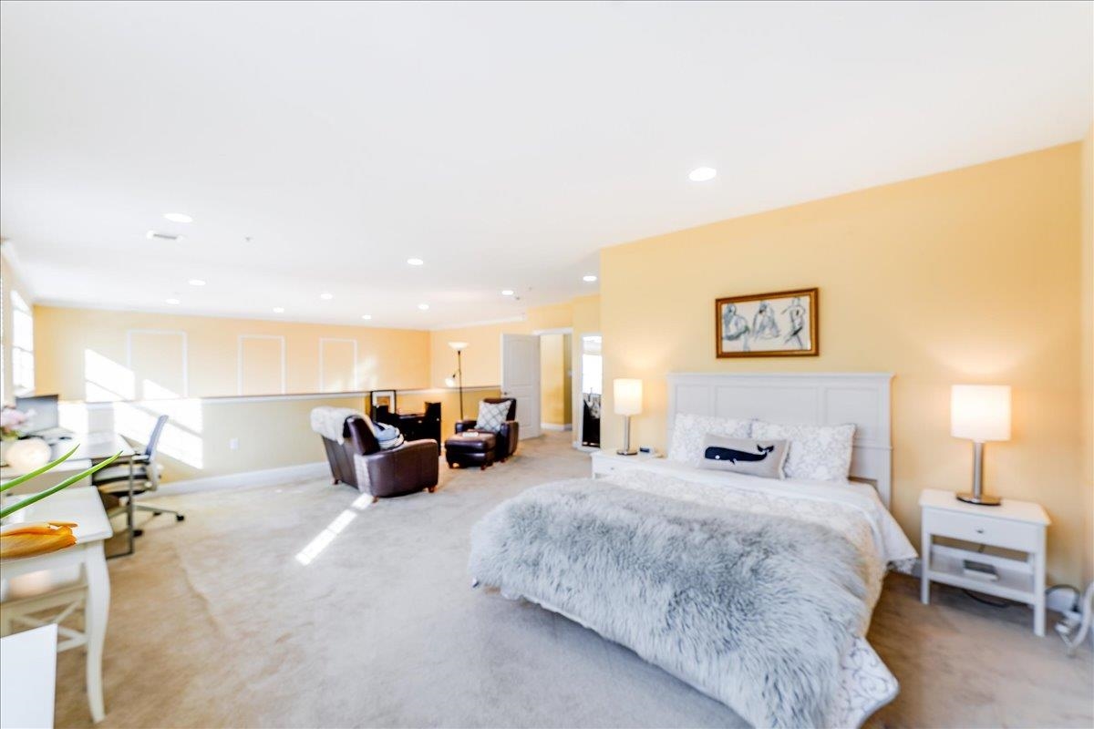 769 MONTGOMERY ST Unit: 215