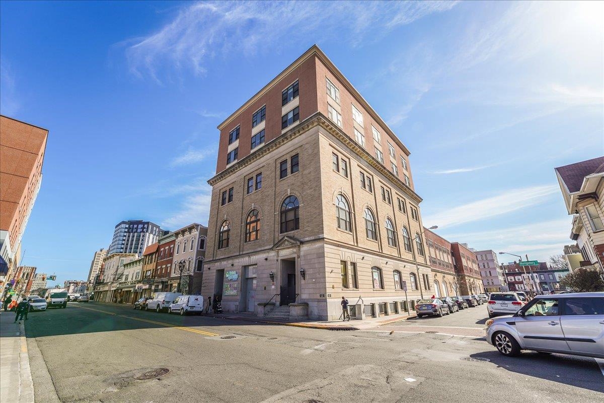 769 MONTGOMERY ST Unit: 215