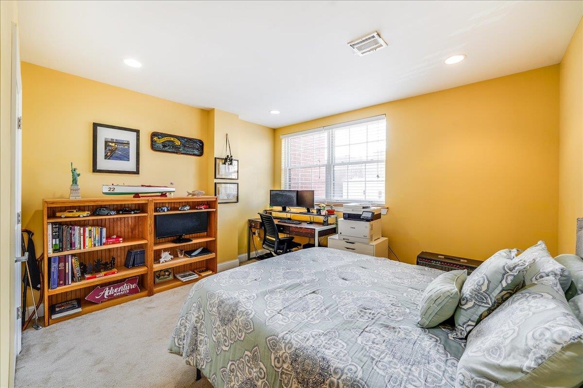 769 MONTGOMERY ST Unit: 215