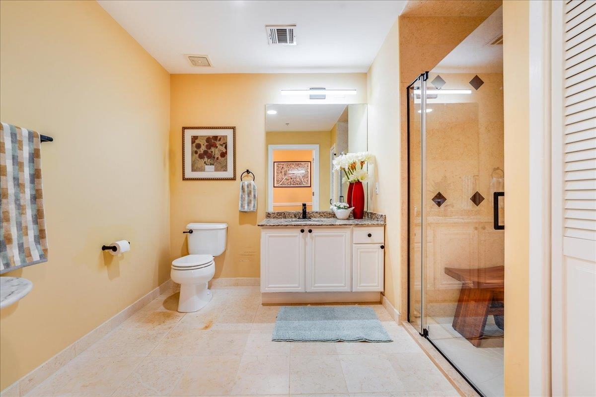 769 MONTGOMERY ST Unit: 215