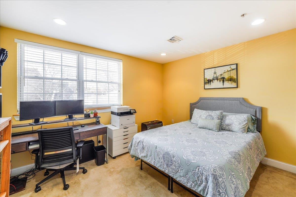 769 MONTGOMERY ST Unit: 215