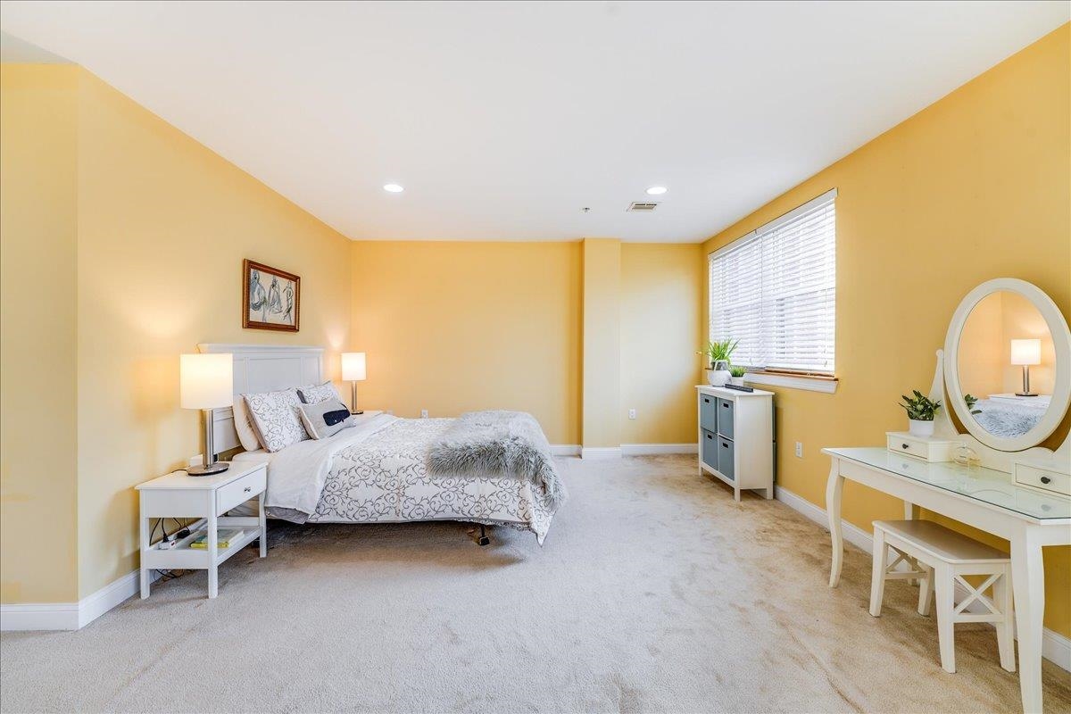 769 MONTGOMERY ST Unit: 215