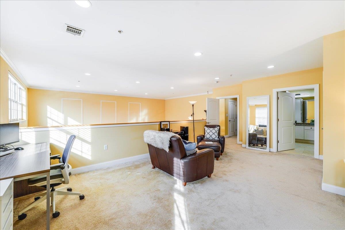 769 MONTGOMERY ST Unit: 215