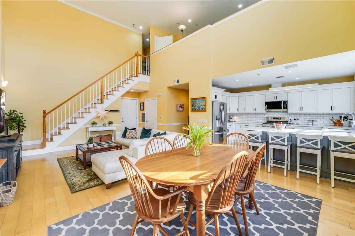 769 MONTGOMERY ST Unit: 215