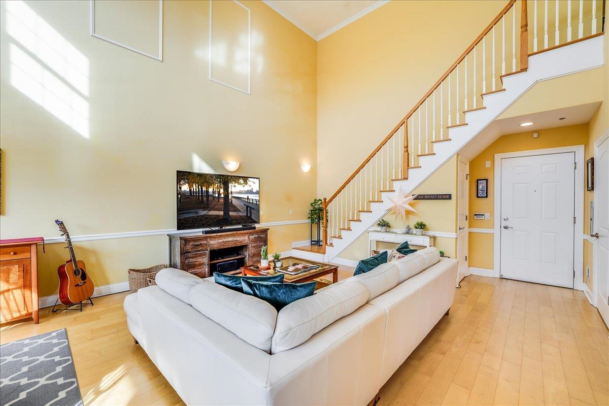 769 MONTGOMERY ST Unit: 215