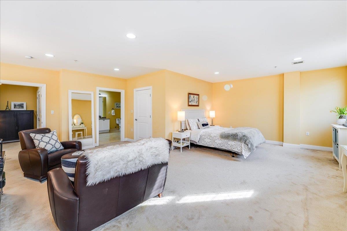 769 MONTGOMERY ST Unit: 215