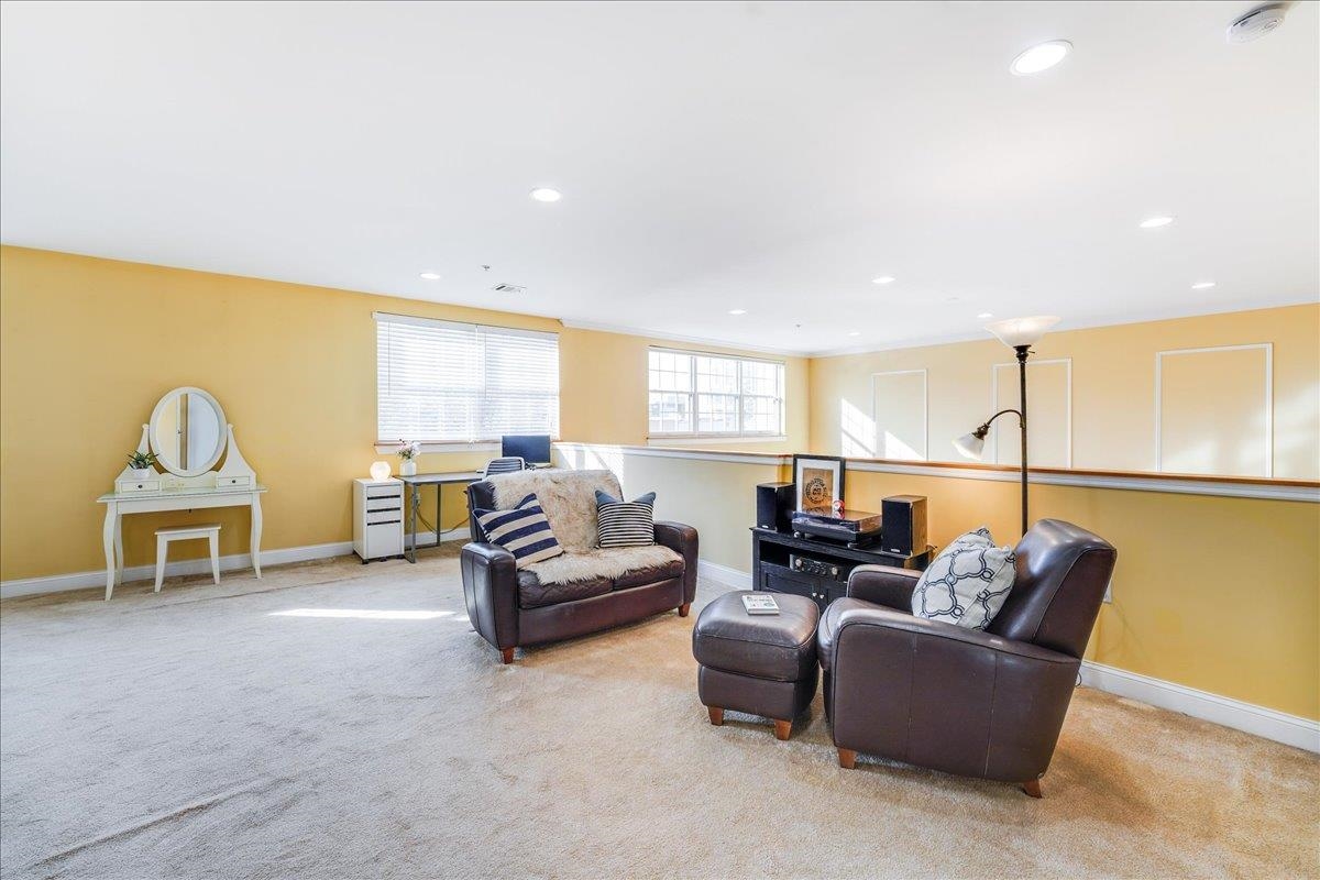 769 MONTGOMERY ST Unit: 215